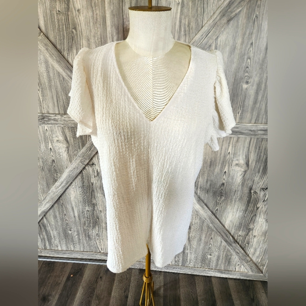 Ava And Viv White V-Neck Flutter Sleeve Blouse